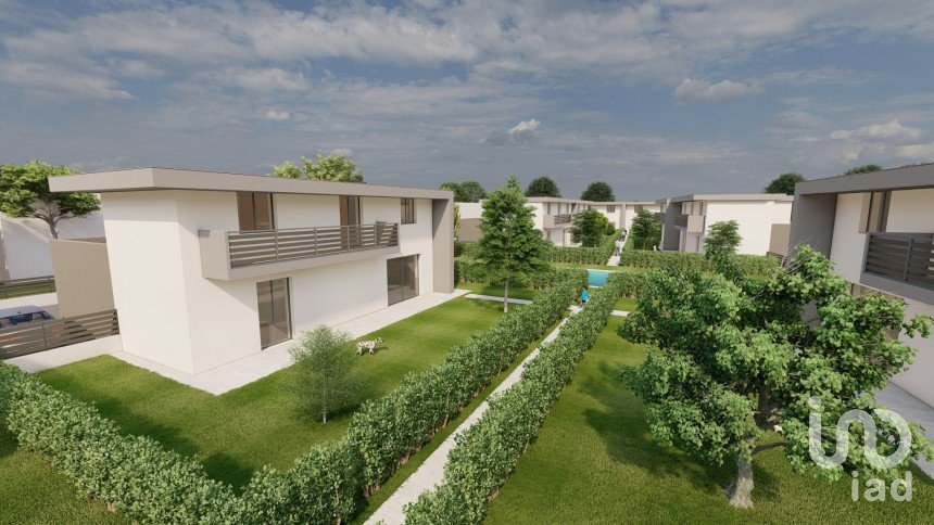 Casale 7 locali di 210 m² in Lonato del Garda (25017)