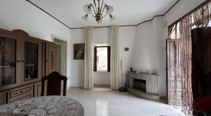 Casa di paese 6 locali di 130 m² in - (87030)