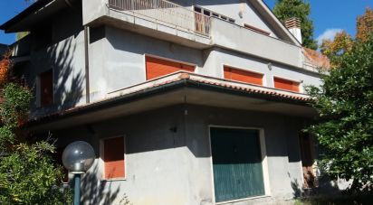 Casa indipendente / Villa 14 locali di 473 m² in Castiglione Messer Raimondo (64034)