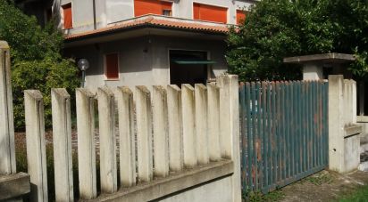 Casa indipendente / Villa 14 locali di 473 m² in Castiglione Messer Raimondo (64034)