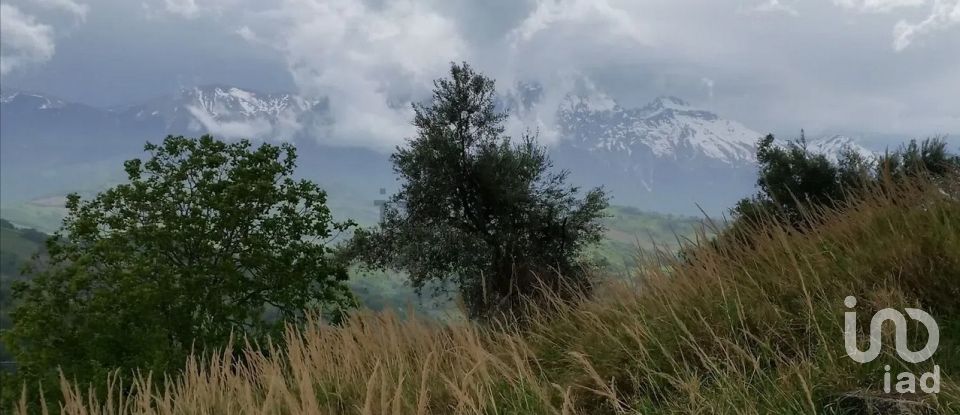 Casa indipendente / Villa 14 locali di 473 m² in Castiglione Messer Raimondo (64034)