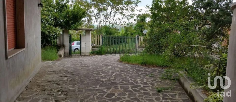 Casa indipendente / Villa 14 locali di 473 m² in Castiglione Messer Raimondo (64034)