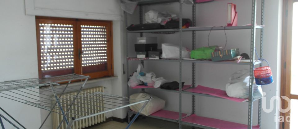 Casa indipendente / Villa 14 locali di 473 m² in Castiglione Messer Raimondo (64034)