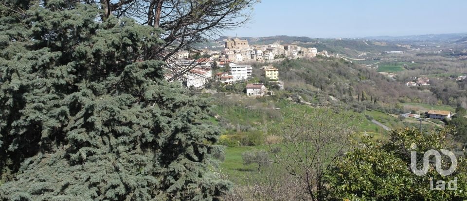 Casa indipendente / Villa 14 locali di 473 m² in Castiglione Messer Raimondo (64034)