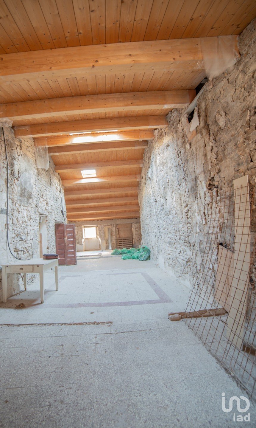 Apartment 0 rooms of 130 m² in Fossombrone (61034)