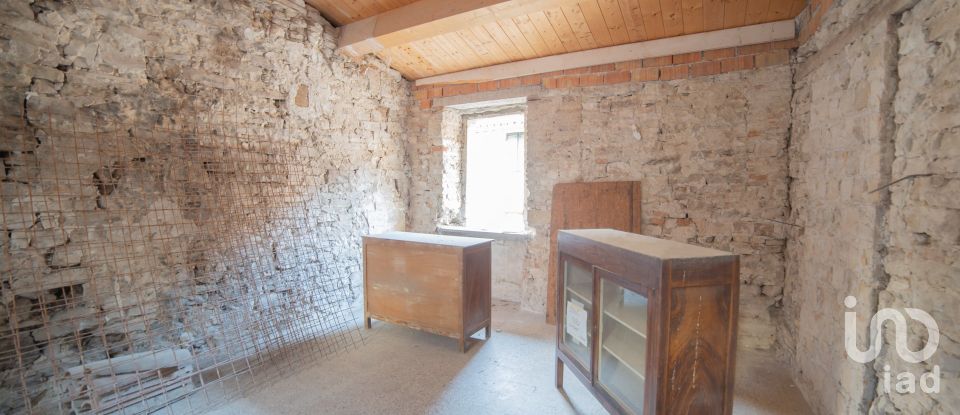 Apartment 0 rooms of 130 m² in Fossombrone (61034)