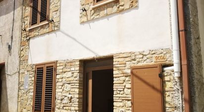 Appartamento 6 locali di 86 m² a Farindola (65010)