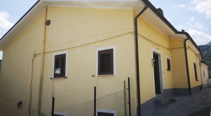 Apartment 5 rooms of 66 m² in Farindola (65010)