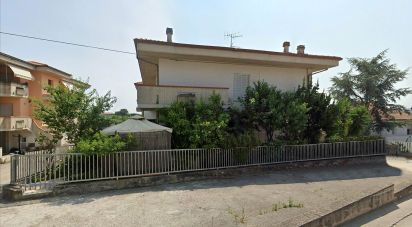 Casa indipendente / Villa 12 locali di 252 m² in Mosciano Sant'Angelo (64023)