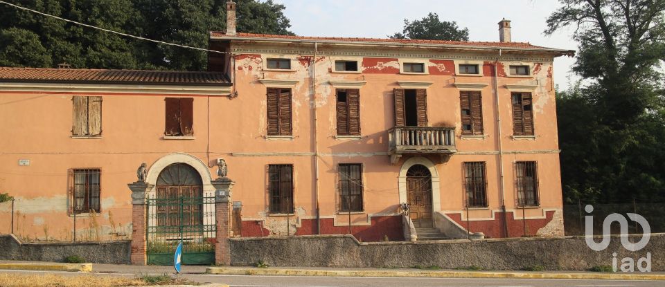 Rustico 13 locali di 551 m² in Goito (46044)