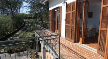 Casale 13 locali di 220 m² in Sesta Godano (19020)