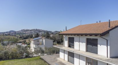 Casa indipendente / Villa 12 locali di 240 m² in Osimo (60027)