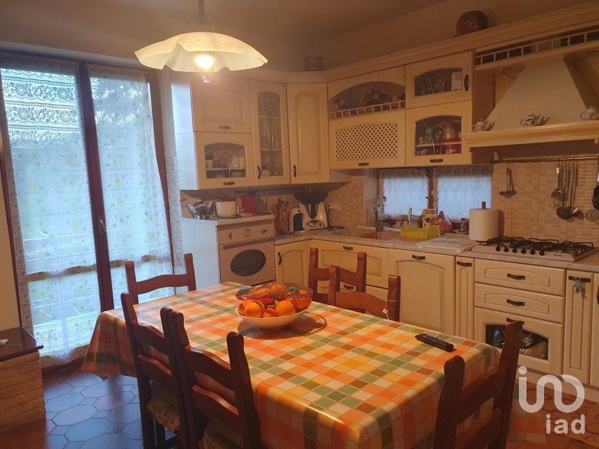Appartamento 5 locali di 130 m² a Potenza Picena (62018)