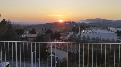 Block of flats 4 rooms of 136 m² in Castelfidardo (60022)