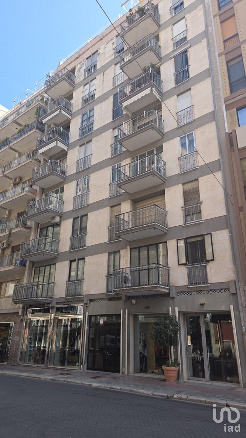 Apartment 7 rooms of 220 m² in Bari (70121)