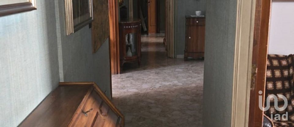 Apartment 7 rooms of 220 m² in Bari (70121)