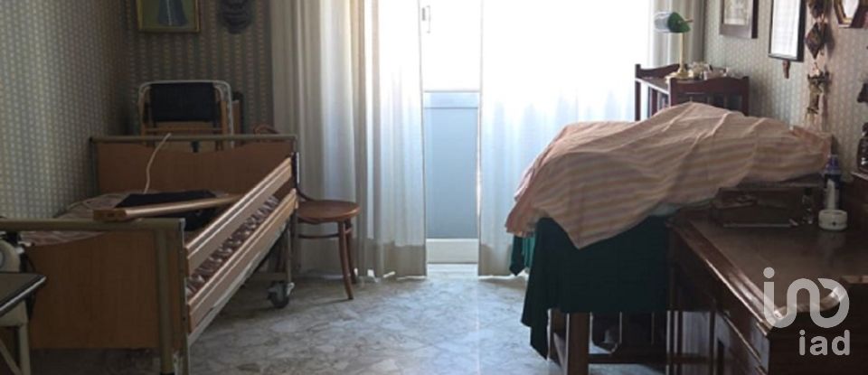 Apartment 7 rooms of 220 m² in Bari (70121)