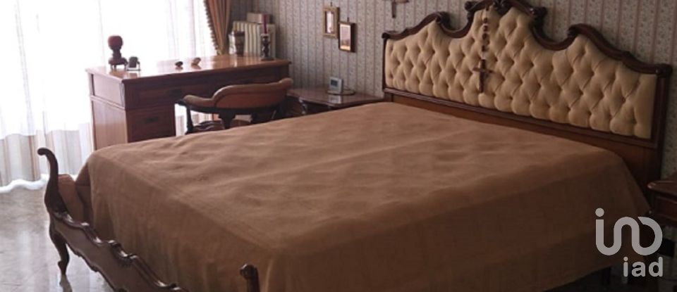 Apartment 7 rooms of 220 m² in Bari (70121)