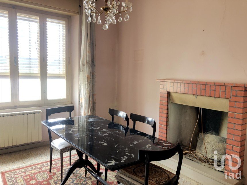 Appartamento 7 locali di 130 m² a Cagli (61043)