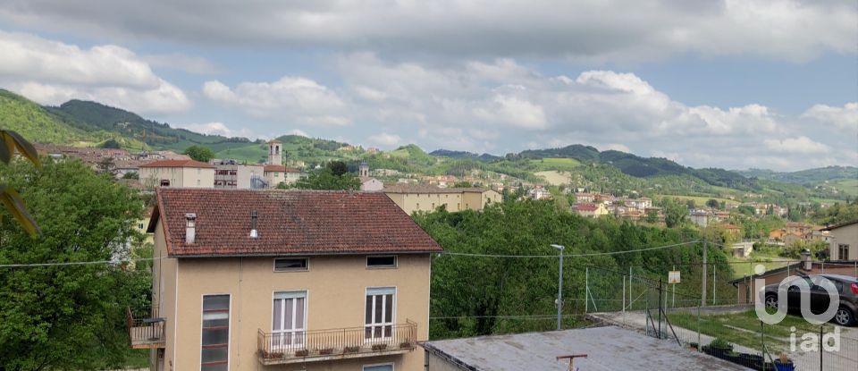 Appartamento 7 locali di 130 m² a Cagli (61043)