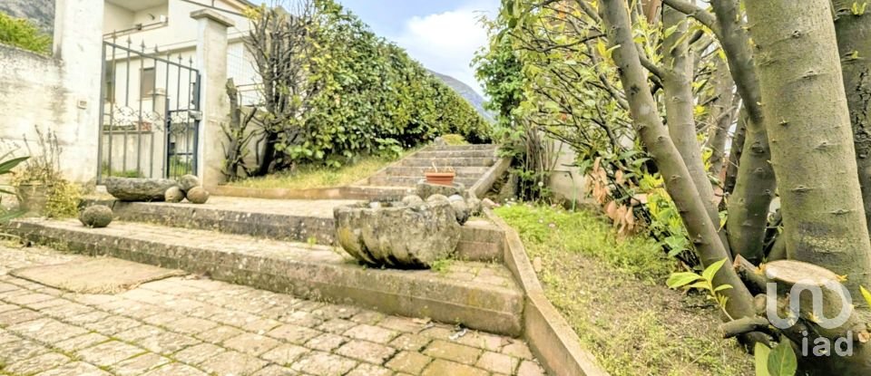 Casale 13 locali di 232 m² in Sulmona (67039)