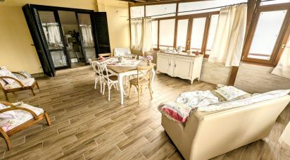 Casale 13 locali di 232 m² in Sulmona (67039)