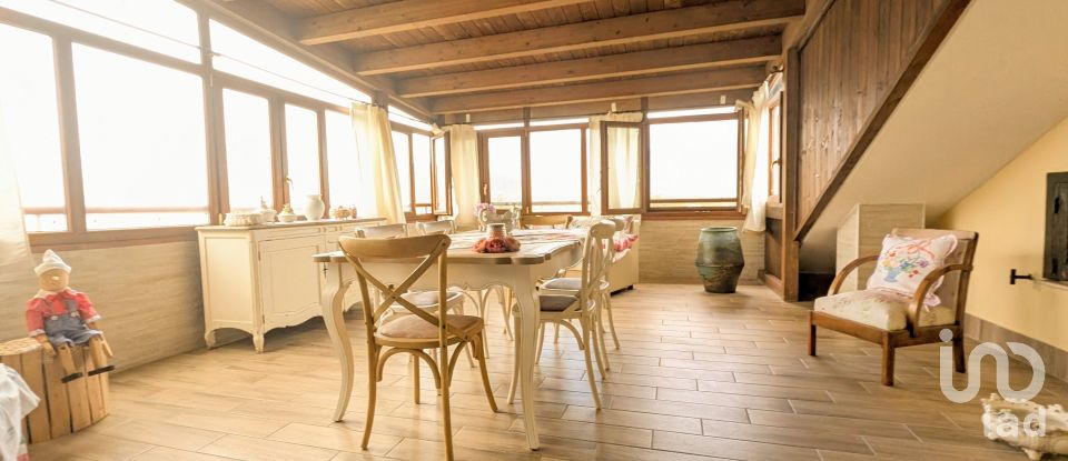 Casale 13 locali di 232 m² in Sulmona (67039)