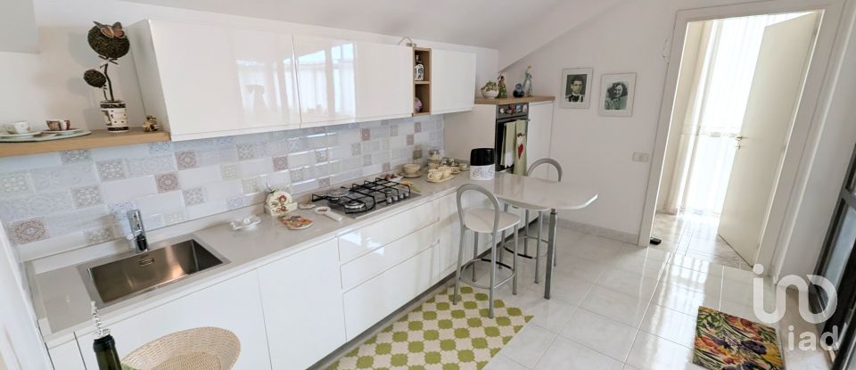 Casale 13 locali di 232 m² in Sulmona (67039)