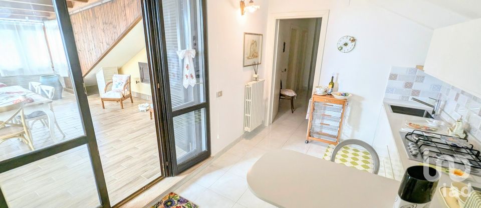 Casale 13 locali di 232 m² in Sulmona (67039)