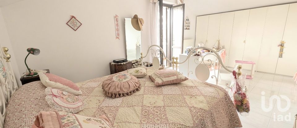 Casale 13 locali di 232 m² in Sulmona (67039)