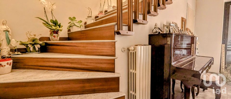 Casale 13 locali di 232 m² in Sulmona (67039)