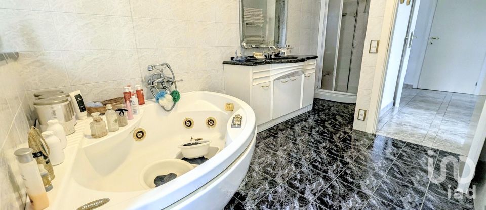 Casale 13 locali di 232 m² in Sulmona (67039)