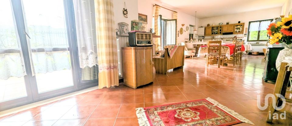 Casale 13 locali di 232 m² in Sulmona (67039)