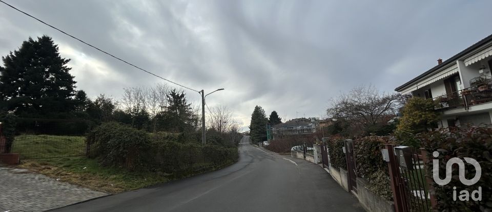 Terreno di 800 m² in Venegono Inferiore (21040)
