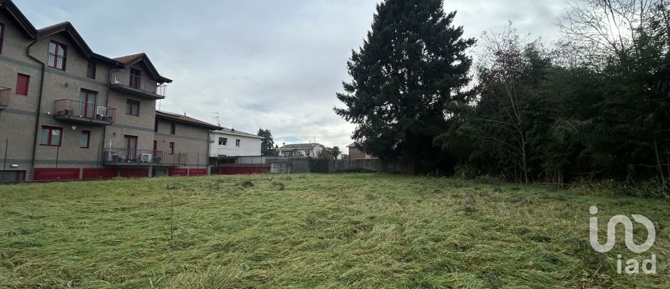 Terreno di 800 m² in Venegono Inferiore (21040)