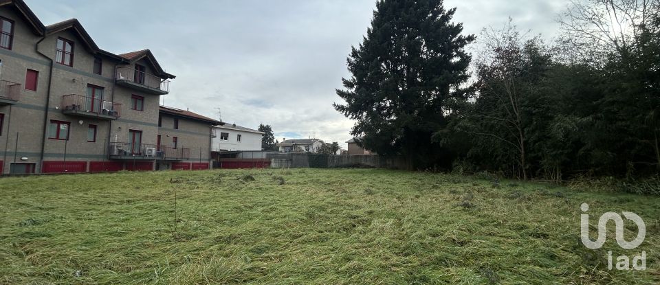 Terreno di 800 m² in Venegono Inferiore (21040)
