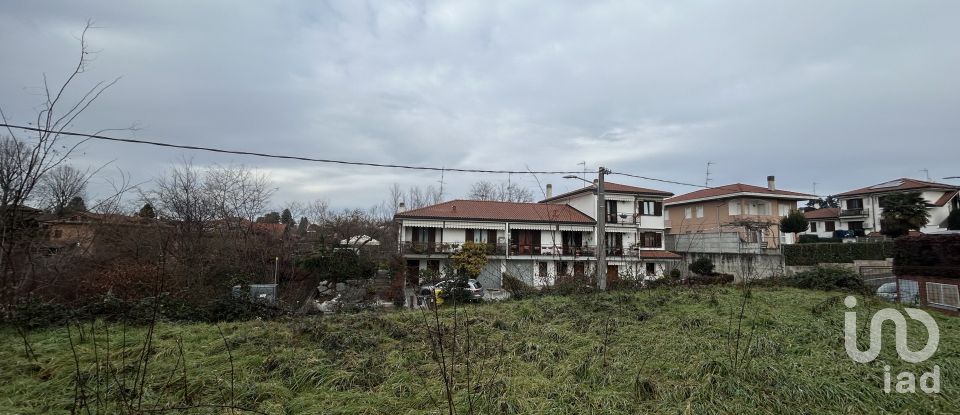Terreno di 800 m² in Venegono Inferiore (21040)
