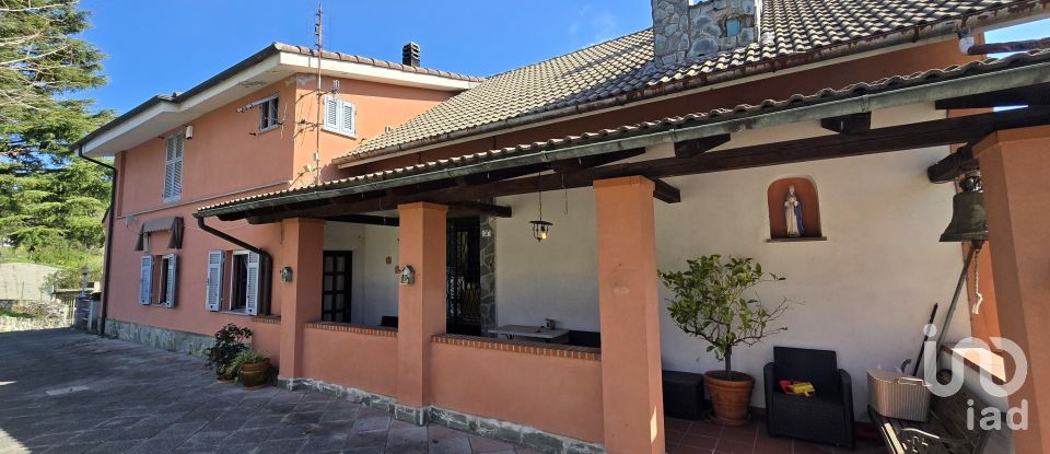 Casa indipendente 20 locali di 550 m² in Genova (16161)