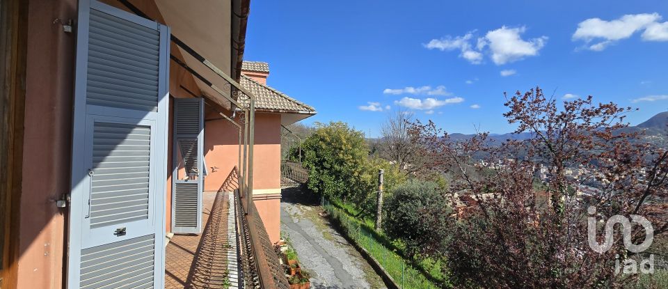 Casa indipendente 20 locali di 550 m² in Genova (16161)