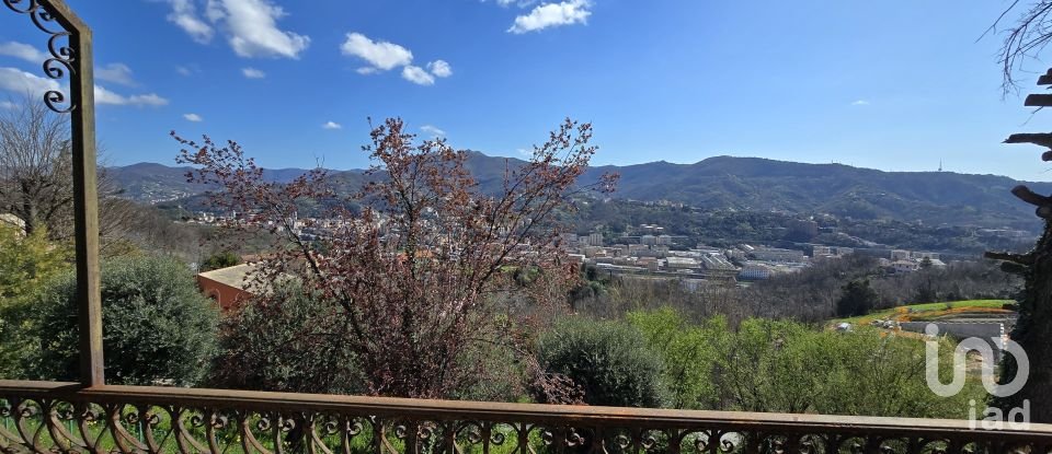 Casa indipendente 20 locali di 550 m² in Genova (16161)