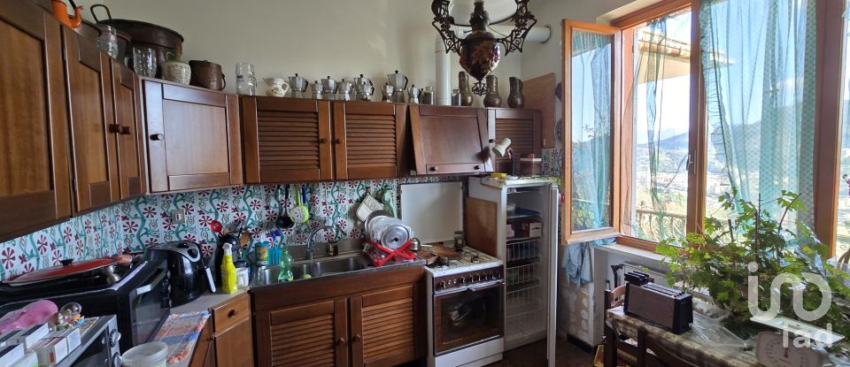 Casa indipendente 20 locali di 550 m² in Genova (16161)