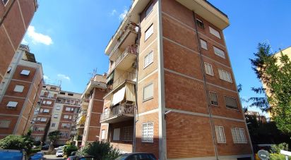 Varie superfici 2 locali di 15 m² a Roma (00137)