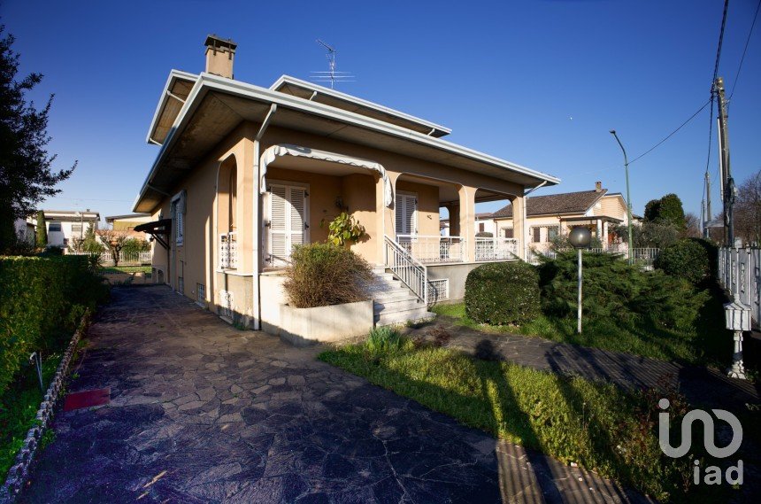 Casa indipendente 12 locali di 274 m² in Guidizzolo (46040)