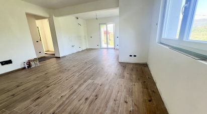 Casa indipendente 11 locali di 190 m² in Lumarzo (16024)