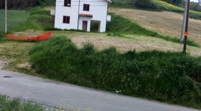 Casa indipendente 8 locali di 180 m² in Farindola (65010)