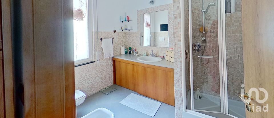 Appartamento 6 locali di 77 m² a Genova (16132)