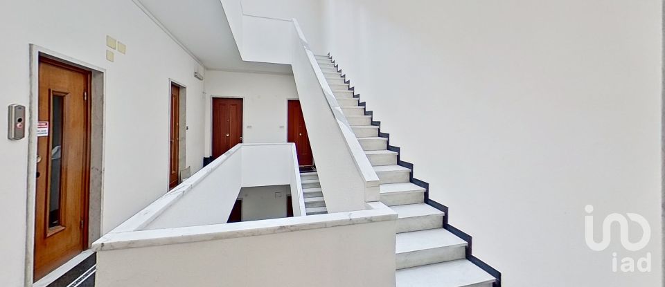 Appartamento 6 locali di 77 m² a Genova (16132)