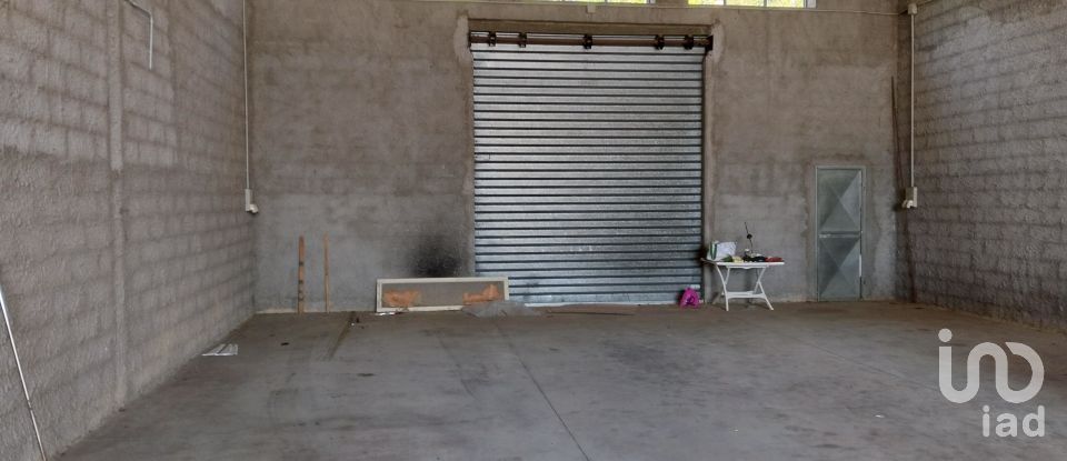 Capannone di 220 m² in Silvi (64028)