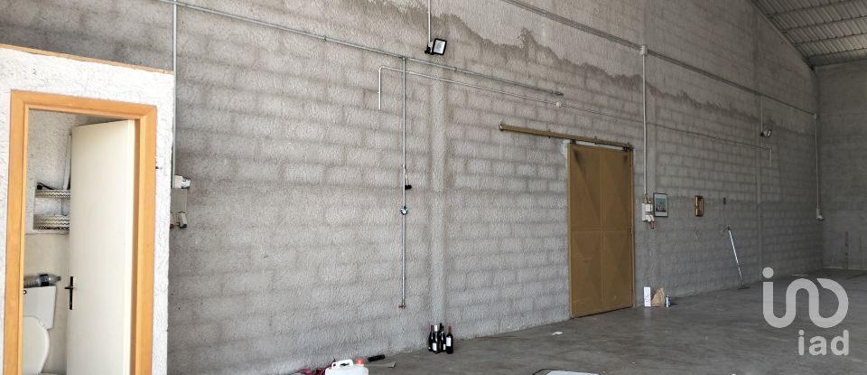 Capannone di 220 m² in Silvi (64028)