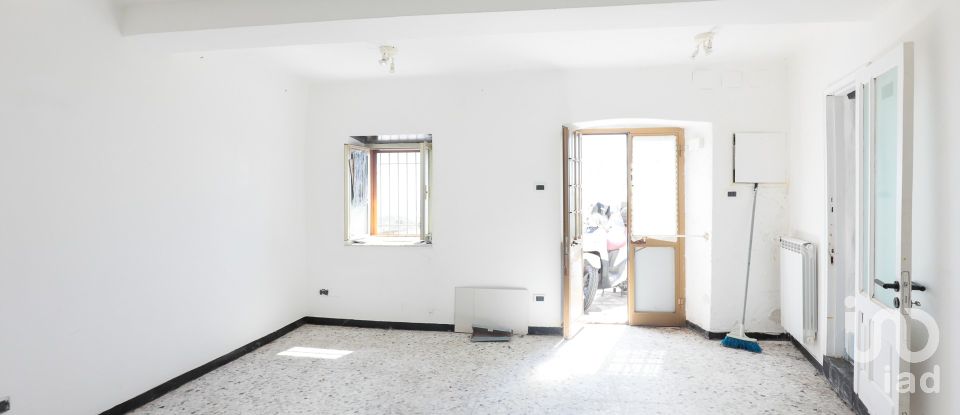 Mansion 10 rooms of 143 m² in Genova (16133)